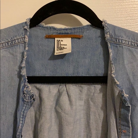 H&M chambray top - Picture 2 of 4